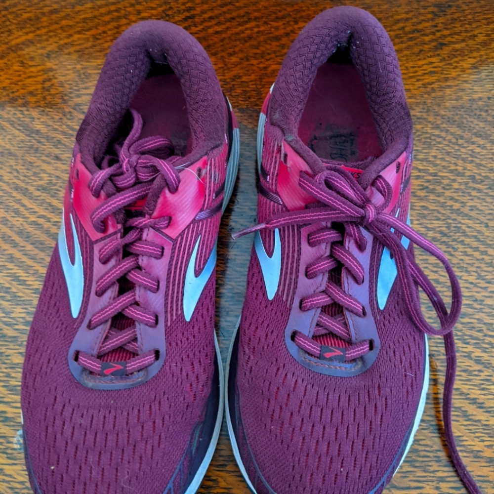 Brooks running shoes size 9